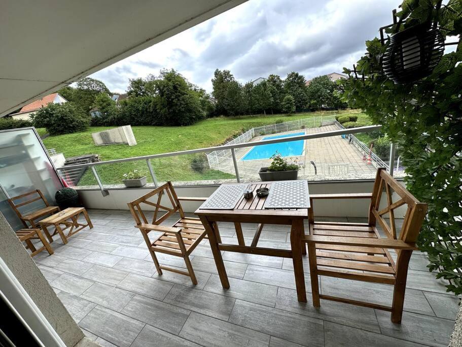 Appartement Cosy Avec Balcon Et Piscine เบอซองซง ภายนอก รูปภาพ