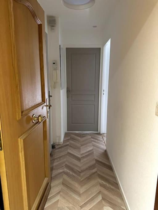 Appartement Cosy Avec Balcon Et Piscine เบอซองซง ภายนอก รูปภาพ