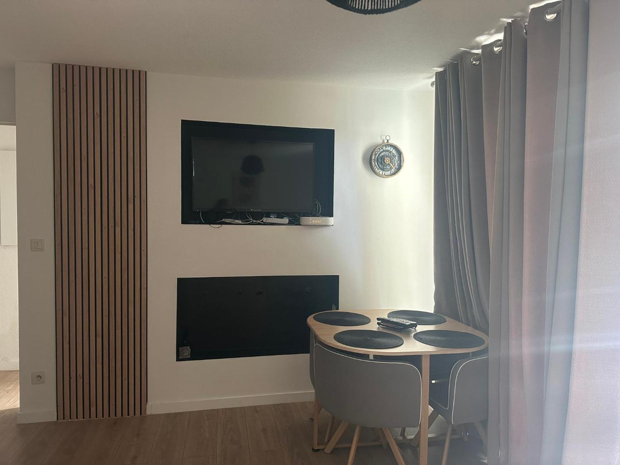 Appartement Cosy Avec Balcon Et Piscine เบอซองซง ภายนอก รูปภาพ